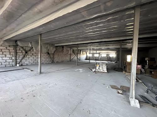 комерційна за адресою Чорних Запорожців вул. (Петра Запорожця), 28