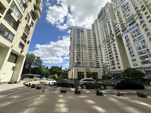 квартира по адресу Коновальця Євгена, 44А