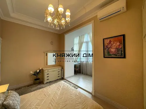 квартира за адресою Антоновича вул. (Горького), 8