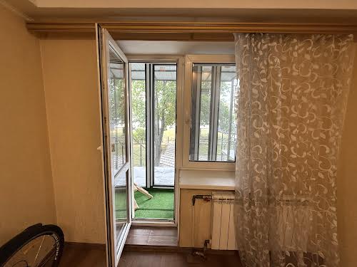 комерційна за адресою Київ, Оболонський просп., 10