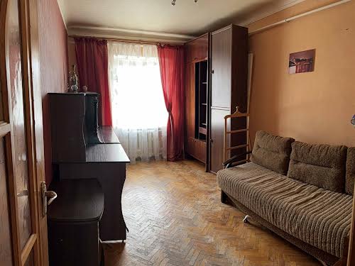 квартира за адресою Будівельників вул., 12