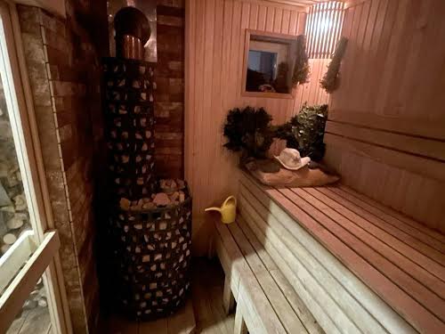 будинок за адресою Квітнева вул.