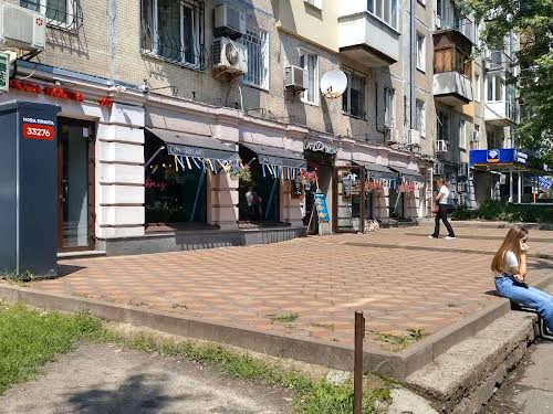 комерційна за адресою Миколи Міхновського бульв. (Дружби Народів), 25