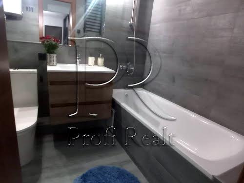 квартира за адресою Ревуцького вул., 54