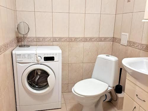 квартира за адресою Салютна, 4а