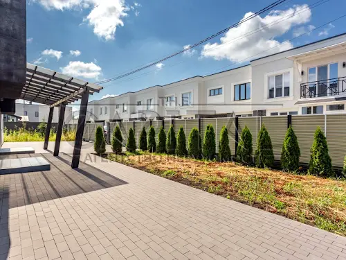 будинок за адресою с. Нові Петрівці, озерна, 1