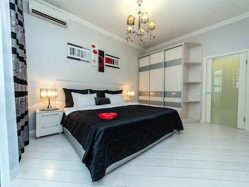 квартира за адресою Шота Руставелі вул., 44