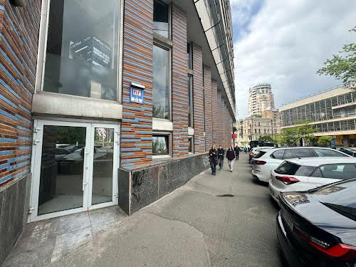 коммерческая по адресу Львовская пл., 1