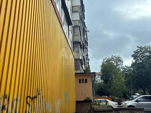 коммерческая по адресу Петропавловская ул., 12
