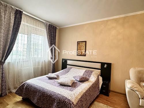квартира за адресою Бориспільська вул., 4