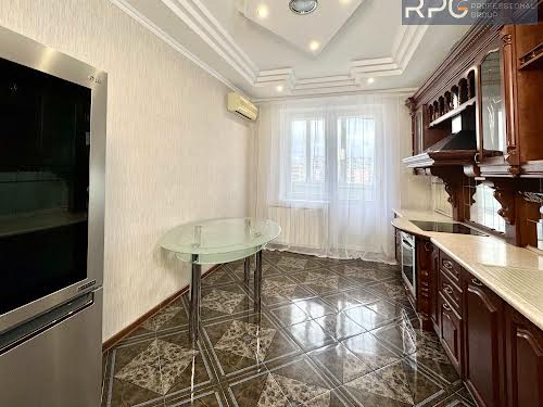 квартира по адресу Владимира Ивасюка просп. (Героїв Сталінграду), 8