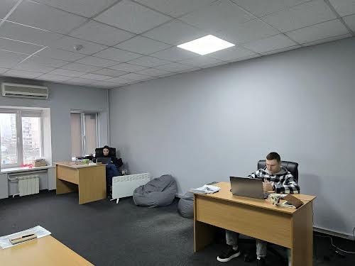 комерційна за адресою Лариси Руденко вул., 6-А