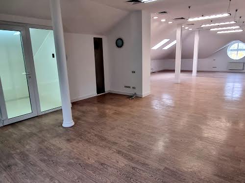 комерційна за адресою Омелютинська вул., 22