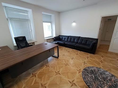 комерційна за адресою Михайлівська вул., 12-Б