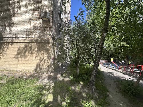 комерційна за адресою Саксаганського, 45