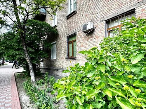 комерційна за адресою Михайла Бойчука вул. (Кіквідзе), 25