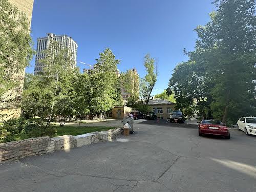 комерційна за адресою Саксаганського, 45