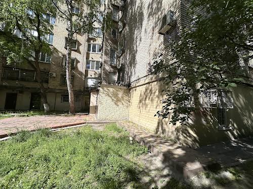 комерційна за адресою Саксаганського, 45