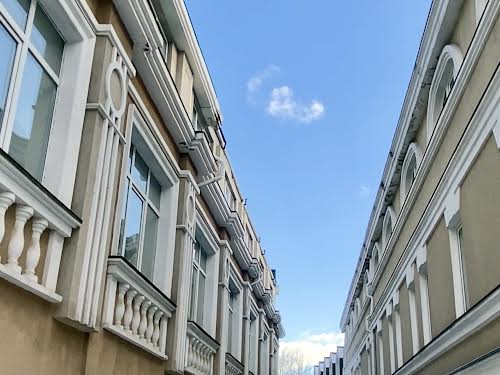 комерційна за адресою Золотоустівська вул., 23