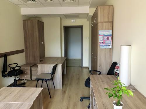 комерційна за адресою майдан Незалежності пл., 2