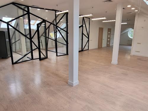 комерційна за адресою Омелютинська вул., 22