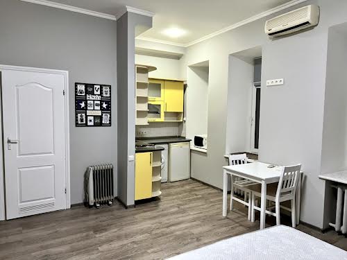 квартира за адресою Євгена Чикаленка вул. (Пушкінська), 12в