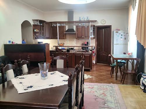 квартира за адресою Академіка Степана Рудницького вул., 7