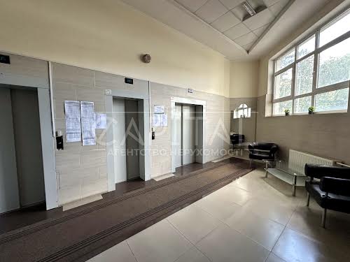 квартира по адресу Коновальця Євгена, 44А