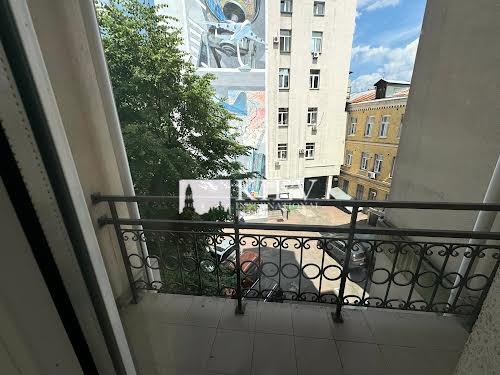 комерційна за адресою Ярославів Вал вул., 8-Б