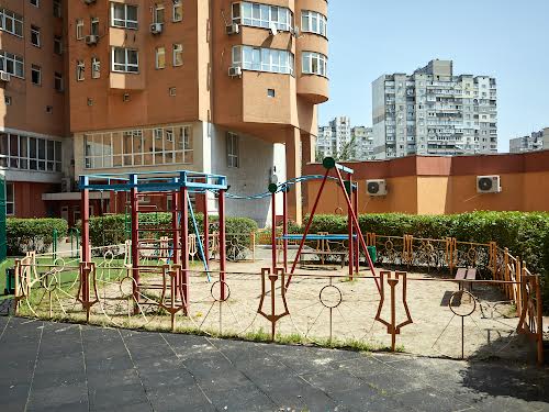 квартира по адресу Александра Мишуги ул., 2
