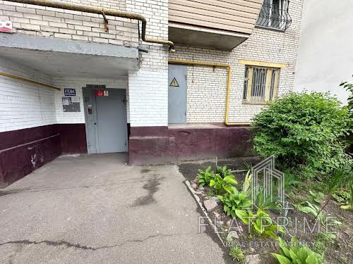 комерційна за адресою Євгена Харченка вул. (Леніна), 61