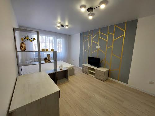 квартира за адресою Тролейбусна вул., 5