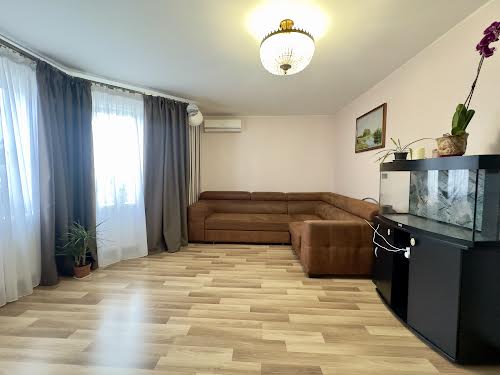 квартира за адресою с. Святопетрівське, Теплична вул., 38