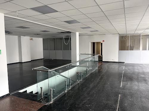 комерційна за адресою Почайнинська вул., 38