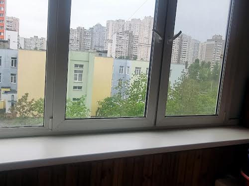 квартира за адресою Лариси Руденко вул., 8