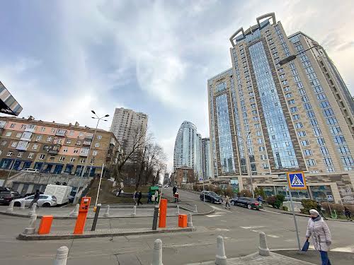 комерційна за адресою Іоанна Павла II вул. (Патріса Лумумби), 7
