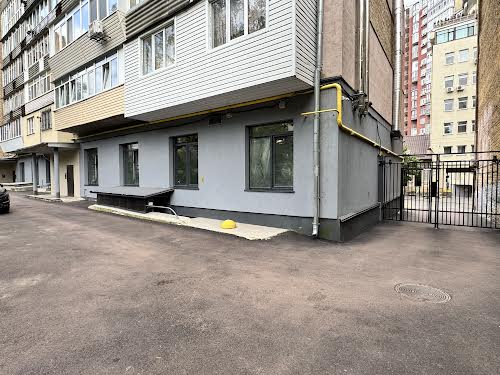 комерційна за адресою Павлівська вул., 4/8