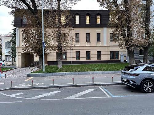 коммерческая по адресу Івана Франка, 26