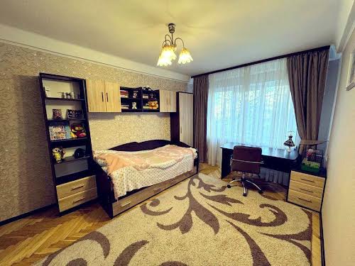 квартира по адресу Строителей ул., 12Б
