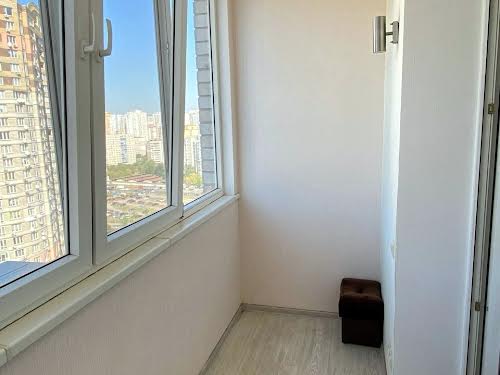 квартира за адресою Анни Ахматової вул., 31