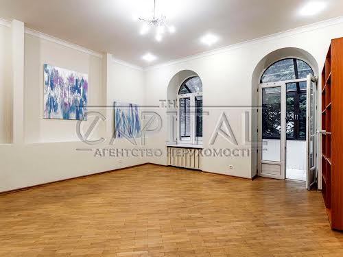 комерційна за адресою Лютеранська вул., 12