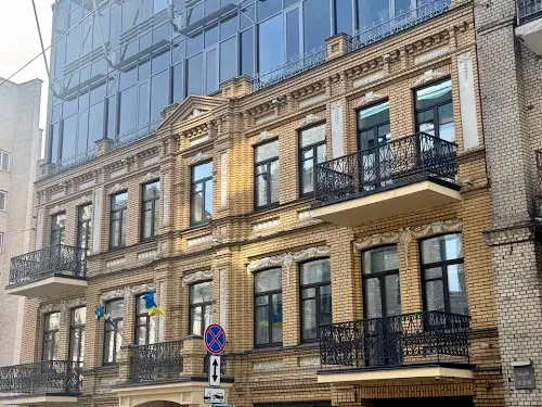 коммерческая по адресу Михайлівська, 7