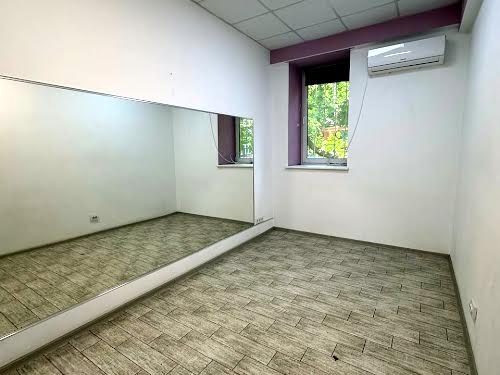 комерційна за адресою Саксаганського, 45