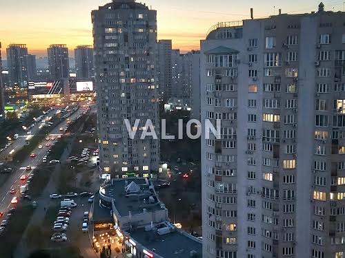 квартира за адресою Анни Ахматової вул., 18/25