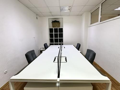комерційна за адресою Володимира Івасюка просп. (Героїв Сталінграду), 4