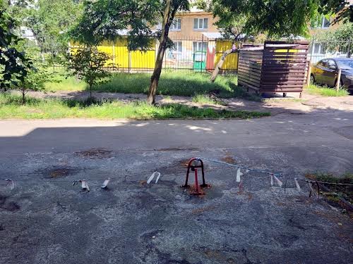 комерційна за адресою Празька вул., 31