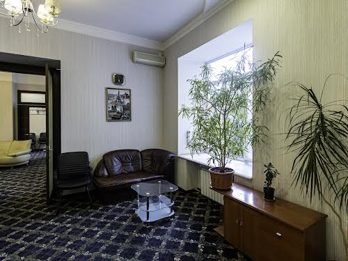 комерційна за адресою Рогнідинська вул., 3