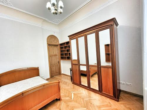 квартира по адресу Институтская ул., 13/4