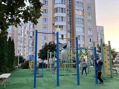 квартира за адресою с. Святопетрівське, Лесі Українки бульв., 10