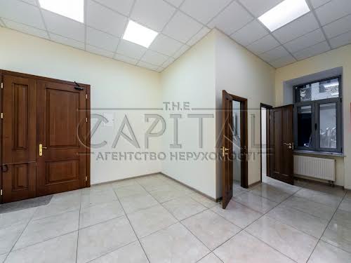 комерційна за адресою Володимирська вул., 4